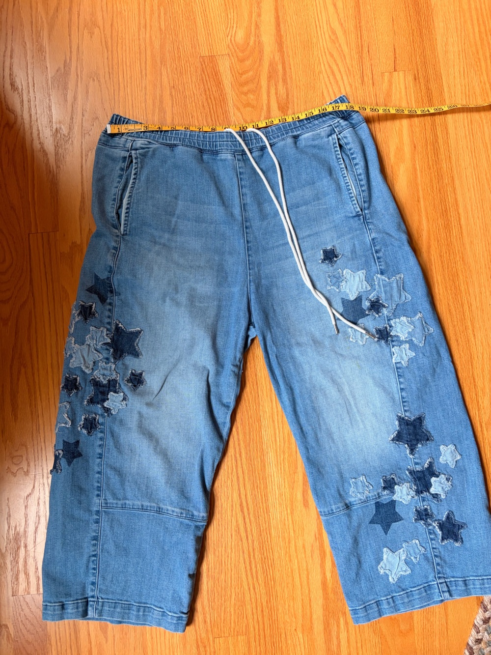 Pilcro Women’s Blue Relaxed Star-Appliqué Denim Jeans